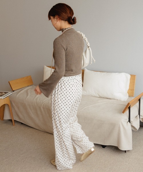 flower(フラワー)の「クリスタルタートルニット2(ニット/セーター・レディース・ブルー/アイボリー/ブラウン・FREE)」の16枚目の写真