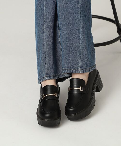 cs T&P(シーエスティーアンドピー)の「ビット付きローファー(パンプス・レディース・ブラック系1/ブラック/アイボリー・L/S/XL/M/LL)」の3枚目の写真