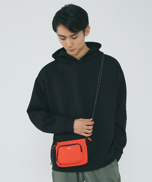 MEI（メイ）の「【MEI / メイ】ロゴ刺繍 ドローコード サコッシュ ミニショルダーバッグ（ショルダーバッグ・メンズ・オレンジ/ブラック/グレー・フリー）」の3枚目の写真
