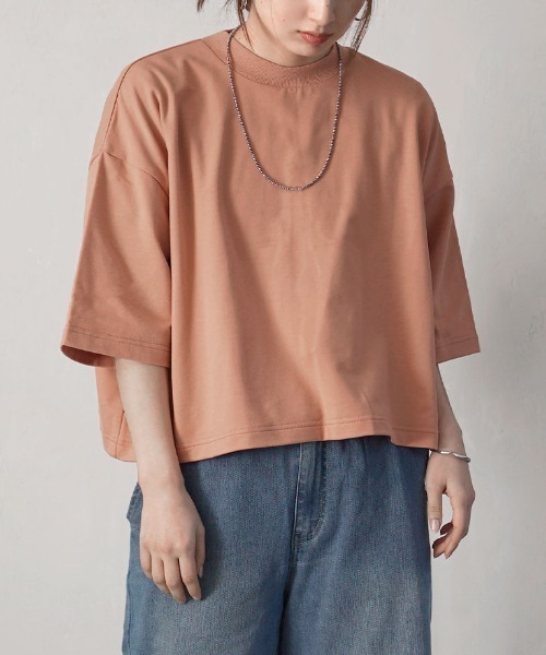 zootie（ズーティー）の「【見た目はON、着心地はOFF。】こなれリラックス 半袖ハイネックプルオーバー（Tシャツ/カットソー・レディース・オフホワイト/グレイッシュベージュ/ブラウン/ブラック×ホワイト/ブラック/ブルー/ダークブラウン/ネイビー/オレンジ/オレンジ系/ミント/ダークグリーン/杢グレー・M）」の13枚目の写真