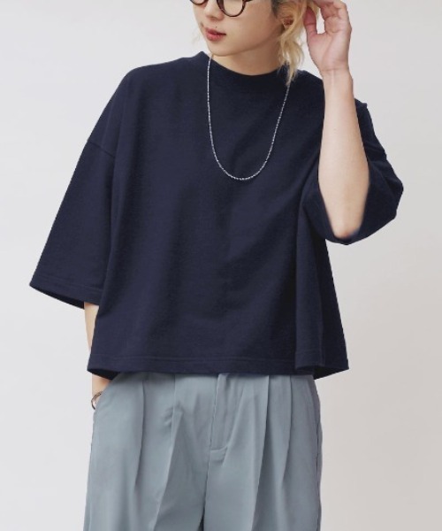 zootie（ズーティー）の「【見た目はON、着心地はOFF。】こなれリラックス 半袖ハイネックプルオーバー（Tシャツ/カットソー・レディース・オフホワイト/グレイッシュベージュ/ブラウン/ブラック×ホワイト/ブラック/ブルー/ダークブラウン/ネイビー/オレンジ/オレンジ系/ミント/ダークグリーン/杢グレー・M）」の10枚目の写真