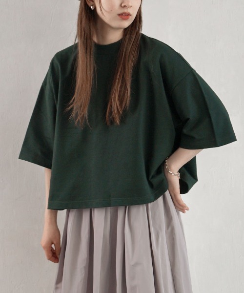 zootie（ズーティー）の「【見た目はON、着心地はOFF。】こなれリラックス 半袖ハイネックプルオーバー（Tシャツ/カットソー・レディース・オフホワイト/グレイッシュベージュ/ブラウン/ブラック×ホワイト/ブラック/ブルー/ダークブラウン/ネイビー/オレンジ/オレンジ系/ミント/ダークグリーン/杢グレー・M）」の8枚目の写真