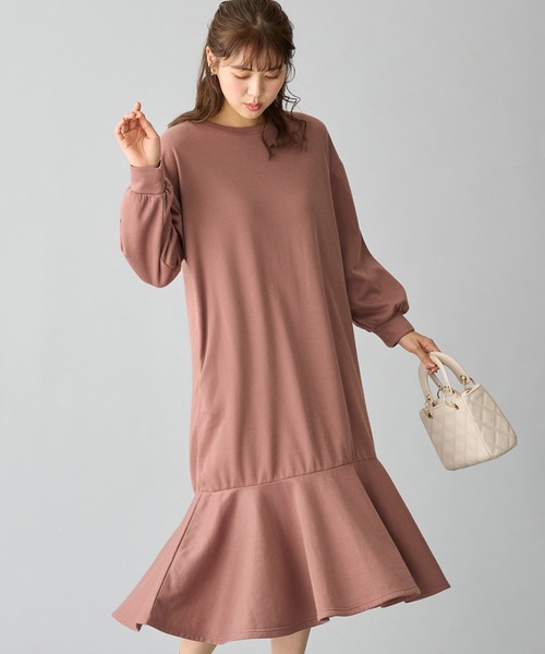 alotta(アロッタ)の「裏ファー裾フレアーゆったりワンピース(ワンピース・レディース・ピンク/ブラック/モカ/ラベンダー/チャコール/オレンジ/ネイビー・3L/5L/LL/L/M/4L)」の6枚目の写真