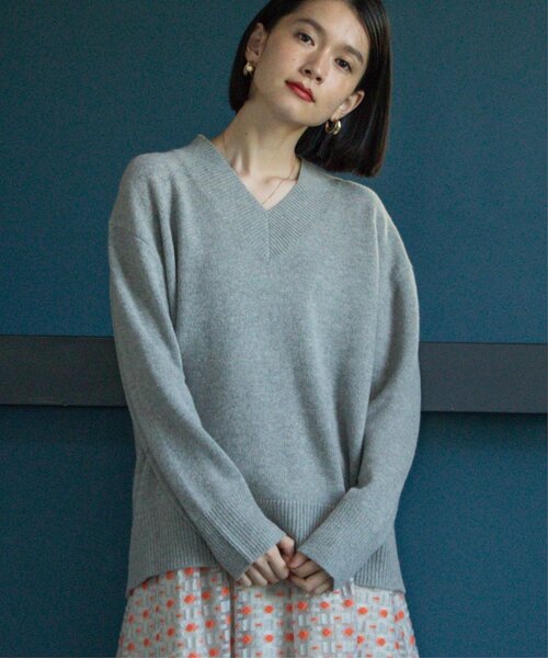 OPAQUE.CLIP（オペークドットクリップ）の「◆ワイドVネックニット ≪Filivivi/フィルビビ≫【洗える】（ニット/セーター・レディース・レッド系1/ライトブルー/グレー/ホワイト系・42/38/36/40）」の7枚目の写真