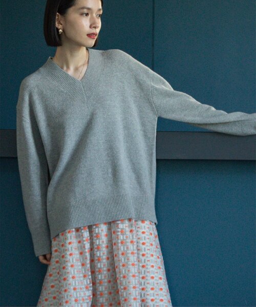 OPAQUE.CLIP（オペークドットクリップ）の「◆ワイドVネックニット ≪Filivivi/フィルビビ≫【洗える】（ニット/セーター・レディース・レッド系1/ライトブルー/グレー/ホワイト系・42/38/36/40）」の8枚目の写真