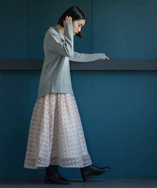 OPAQUE.CLIP（オペークドットクリップ）の「◆ワイドVネックニット ≪Filivivi/フィルビビ≫【洗える】（ニット/セーター・レディース・レッド系1/ライトブルー/グレー/ホワイト系・42/38/36/40）」の11枚目の写真