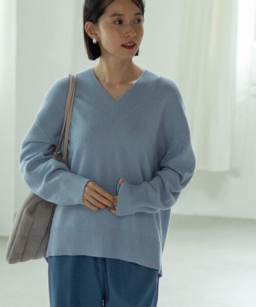 OPAQUE.CLIP（オペークドットクリップ）の「◆ワイドVネックニット ≪Filivivi/フィルビビ≫【洗える】（ニット/セーター・レディース・レッド系1/ライトブルー/グレー/ホワイト系・42/38/36/40）」の14枚目の写真