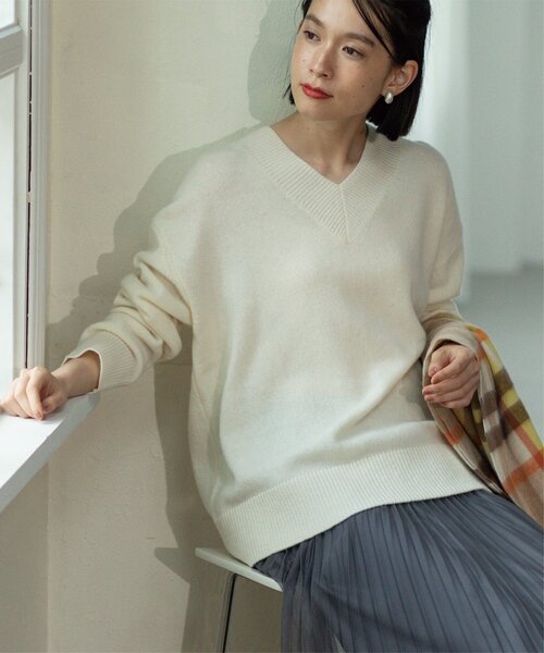 OPAQUE.CLIP（オペークドットクリップ）の「◆ワイドVネックニット ≪Filivivi/フィルビビ≫【洗える】（ニット/セーター・レディース・レッド系1/ライトブルー/グレー/ホワイト系・42/38/36/40）」の21枚目の写真