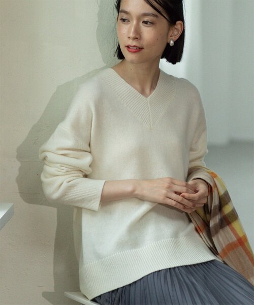 OPAQUE.CLIP（オペークドットクリップ）の「◆ワイドVネックニット ≪Filivivi/フィルビビ≫【洗える】（ニット/セーター・レディース・レッド系1/ライトブルー/グレー/ホワイト系・42/38/36/40）」の22枚目の写真