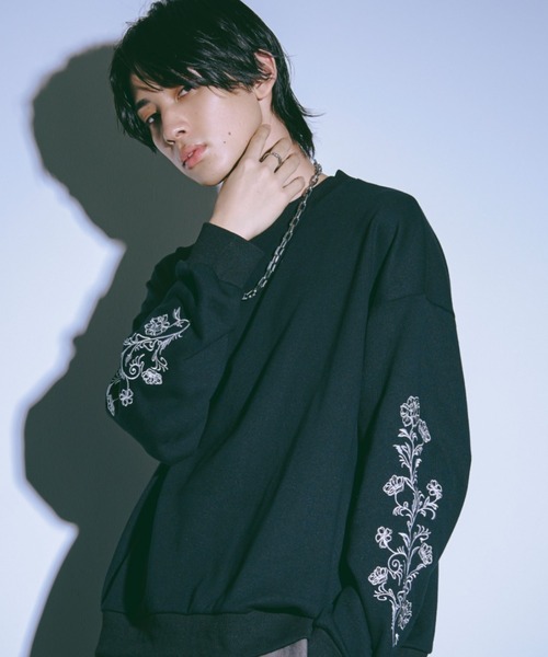 Ellno Loset（エルノロゼット）の「袖刺繍ヘビーウェイトスウェット（スウェット・メンズ・オフホワイト/ブラック・MEDIUM/SMALL/LARGE）」の2枚目の写真