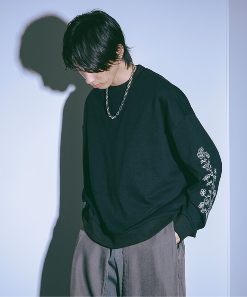 Ellno Loset（エルノロゼット）の「袖刺繍ヘビーウェイトスウェット（スウェット・メンズ・オフホワイト/ブラック・MEDIUM/SMALL/LARGE）」の4枚目の写真