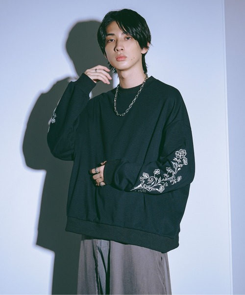 Ellno Loset（エルノロゼット）の「袖刺繍ヘビーウェイトスウェット（スウェット・メンズ・オフホワイト/ブラック・MEDIUM/SMALL/LARGE）」の5枚目の写真