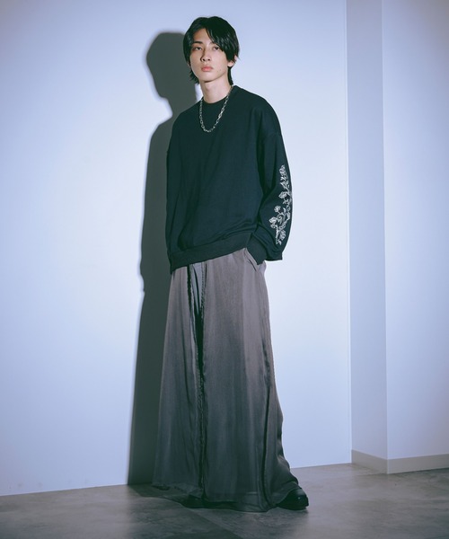 Ellno Loset（エルノロゼット）の「袖刺繍ヘビーウェイトスウェット（スウェット・メンズ・オフホワイト/ブラック・MEDIUM/SMALL/LARGE）」の8枚目の写真