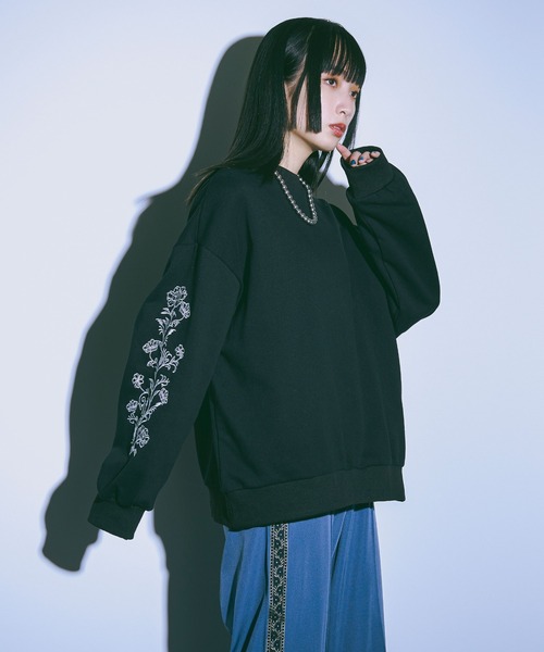 Ellno Loset（エルノロゼット）の「袖刺繍ヘビーウェイトスウェット（スウェット・メンズ・オフホワイト/ブラック・MEDIUM/SMALL/LARGE）」の11枚目の写真