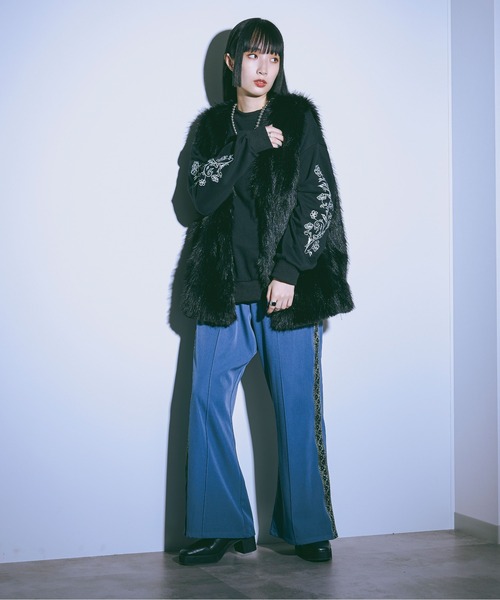 Ellno Loset（エルノロゼット）の「袖刺繍ヘビーウェイトスウェット（スウェット・メンズ・オフホワイト/ブラック・MEDIUM/SMALL/LARGE）」の13枚目の写真