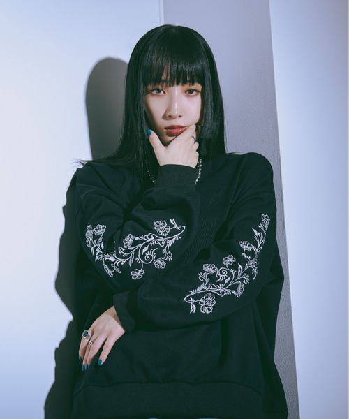 Ellno Loset（エルノロゼット）の「袖刺繍ヘビーウェイトスウェット（スウェット・メンズ・オフホワイト/ブラック・MEDIUM/SMALL/LARGE）」の14枚目の写真