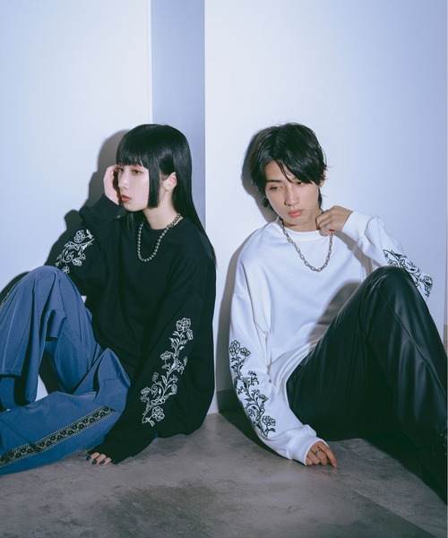 Ellno Loset（エルノロゼット）の「袖刺繍ヘビーウェイトスウェット（スウェット・メンズ・オフホワイト/ブラック・MEDIUM/SMALL/LARGE）」の15枚目の写真