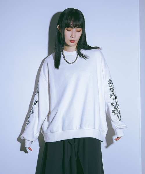 Ellno Loset（エルノロゼット）の「袖刺繍ヘビーウェイトスウェット（スウェット・メンズ・オフホワイト/ブラック・MEDIUM/SMALL/LARGE）」の22枚目の写真