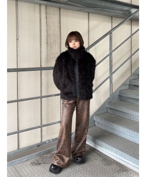 SLY（スライ）の「L/W CRACK F/LEATHER PT ローウエスト クラック フェイクレザー パンツ（スラックス・レディース・ブラウン/ブラック・2/1）」の21枚目の写真