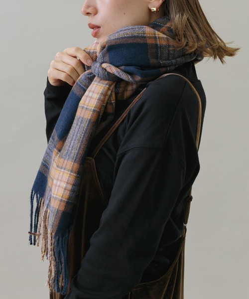 URBAN RESEARCH Sonny Label(アーバンリサーチサニーレーベル)の「カシミヤタッチチェックストール(ストール/ショール・レディース・レッド系その他/ホワイト系その他/ブラウン系その他/ブルー系その他・ONE)」の8枚目の写真