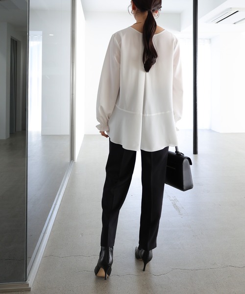 evernavy（エバーネイビー）の「ペプラムブラウス（シャツ/ブラウス・レディース・ホワイト/ブラック/ネイビー・S/M/L）」の19枚目の写真