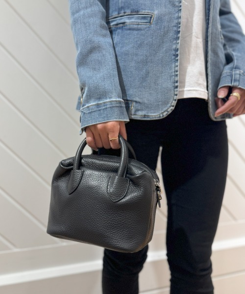 RIPANI(リパーニ)の「【RIPANI/リパーニ】バイカラーストラップレザーマイクロミニボストンバッグ(ショルダーバッグ・レディース・ホワイト/ブラック・FREE)」の10枚目の写真