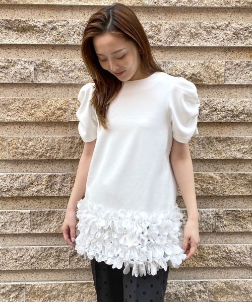 DONOBAN（ドノバン）の「ギャザースリーブフラワートップス（Tシャツ/カットソー・レディース・ブラック/ホワイト・FREE）」の6枚目の写真