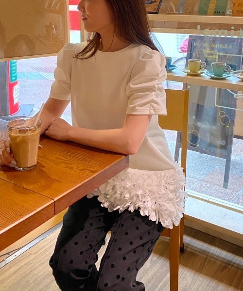 DONOBAN（ドノバン）の「ギャザースリーブフラワートップス（Tシャツ/カットソー・レディース・ブラック/ホワイト・FREE）」の7枚目の写真