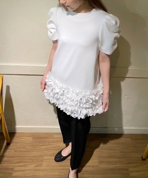 DONOBAN（ドノバン）の「ギャザースリーブフラワートップス（Tシャツ/カットソー・レディース・ブラック/ホワイト・FREE）」の16枚目の写真