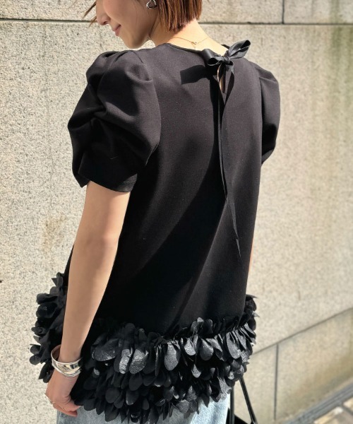 DONOBAN（ドノバン）の「ギャザースリーブフラワートップス（Tシャツ/カットソー・レディース・ブラック/ホワイト・FREE）」の21枚目の写真