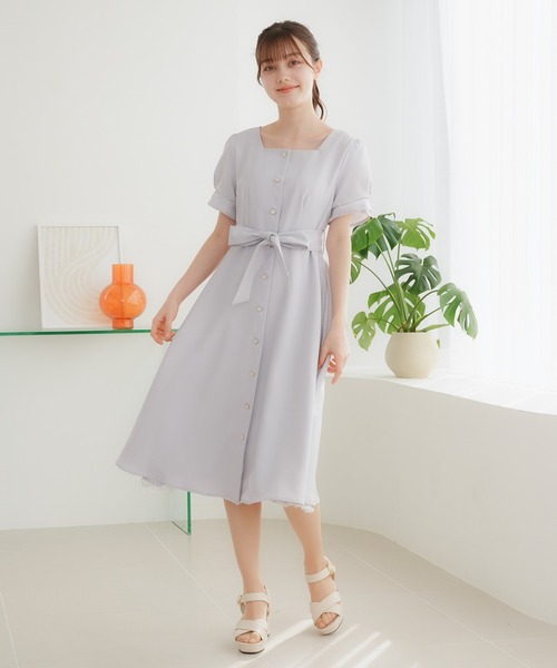 ASTORIA ODIER(アストリアオディール)の「スクエアネックサイドレースワンピース(ワンピース・レディース・サックスブルー/ネイビー/ラベンダー/ベージュ・SMALL/MEDIUM/LARGE)」の1枚目の写真