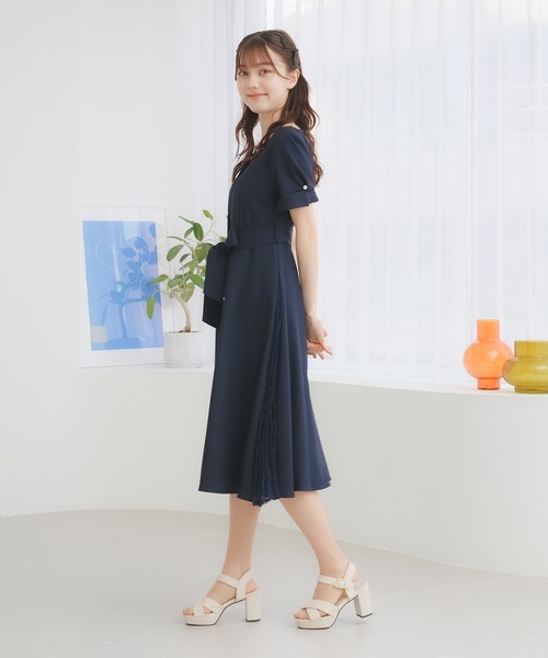 ASTORIA ODIER(アストリアオディール)の「スクエアネックサイドレースワンピース(ワンピース・レディース・サックスブルー/ネイビー/ラベンダー/ベージュ・SMALL/MEDIUM/LARGE)」の13枚目の写真