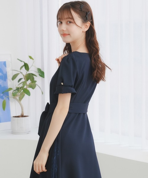 ASTORIA ODIER(アストリアオディール)の「スクエアネックサイドレースワンピース(ワンピース・レディース・サックスブルー/ネイビー/ラベンダー/ベージュ・SMALL/MEDIUM/LARGE)」の19枚目の写真