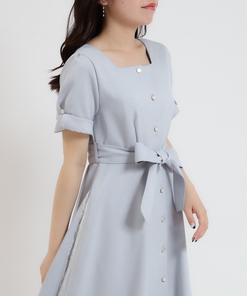 ASTORIA ODIER(アストリアオディール)の「スクエアネックサイドレースワンピース(ワンピース・レディース・サックスブルー/ネイビー/ラベンダー/ベージュ・SMALL/MEDIUM/LARGE)」の7枚目の写真