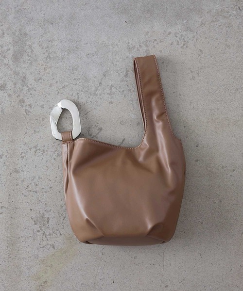 EFOLE(エフォル)の「Metal one handle / メタル ワンハンドル バッグ(トートバッグ・レディース・オフホワイト/ブラック/ブラウン・FREE)」の4枚目の写真