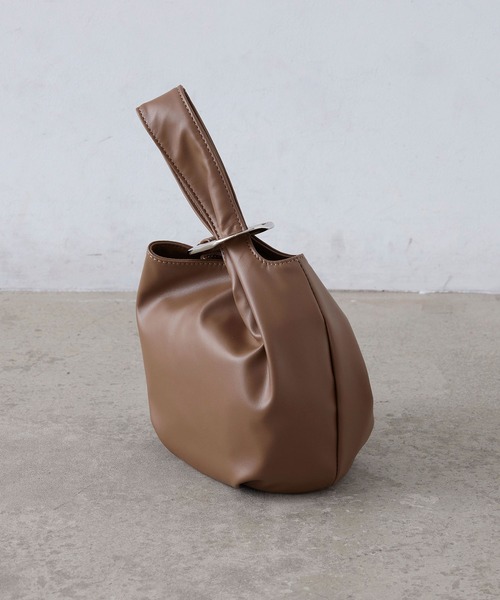 EFOLE(エフォル)の「Metal one handle / メタル ワンハンドル バッグ(トートバッグ・レディース・オフホワイト/ブラック/ブラウン・FREE)」の5枚目の写真