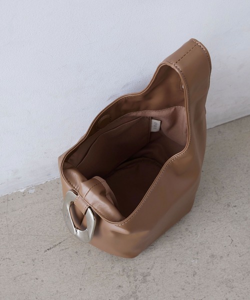 EFOLE(エフォル)の「Metal one handle / メタル ワンハンドル バッグ(トートバッグ・レディース・オフホワイト/ブラック/ブラウン・FREE)」の8枚目の写真