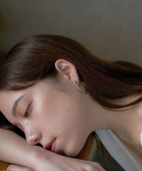 ROOM(-)の「queen hoop pierce(ピアス(両耳用)・レディース・シルバー・FREE)」の3枚目の写真