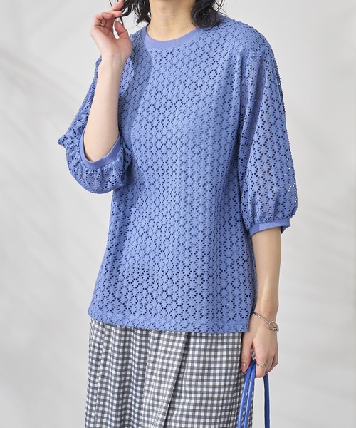 BELLUNA PLUS（ベルーナ）の「ストレッチレース使い美人顔プルオーバー（Tシャツ/カットソー・レディース・イエロー系/ネイビー/ブルー/オフホワイト・LARGE/MEDIUM/SMALL/X-LARGE）」の4枚目の写真