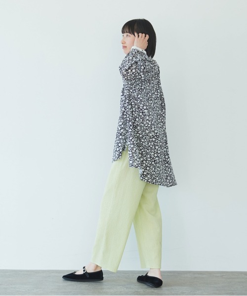 yuni（ユニ ）の「フラワープリント ギャザーブラウス 1701BL043241 