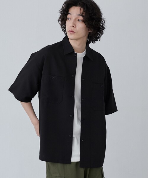 coen(コーエン)の「COMFORTDRYシャツ(WEB限定カラー)(シャツ/ブラウス・メンズ・ベージュ/ブラック/ナチュラル/ロイヤルブルー/ネイビー/グレー・L/M/XL)」の2枚目の写真