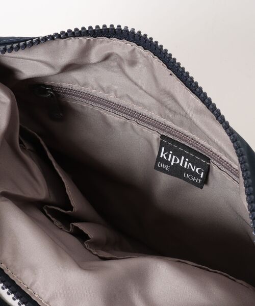kipling（キプリング）の「【kipling】キプリング　Basic　ARTO　ショルダーバッグ（ショルダーバッグ・レディース・ブラック/ブラック系その他/グレー系その他/ブルー/グレー/ネイビー/レオパード/タン・FREE）」の16枚目の写真