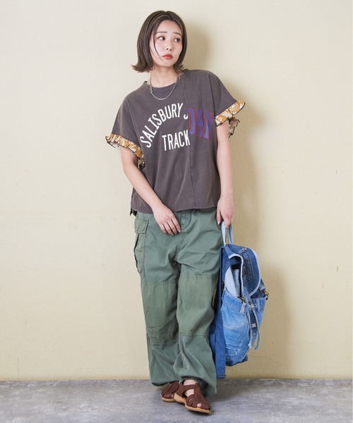 CUBE SUGAR（キューブシュガー）の「パウダー加工リメイク風袖口フリルTシャツ（Tシャツ/カットソー・レディース・マルチ/ベージュ/レッド/スミクロ・M）」の5枚目の写真