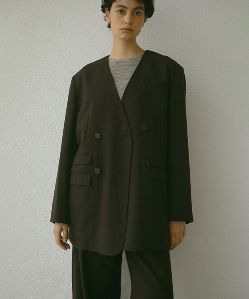 ETRE TOKYO（エトレトウキョウ）の「ノーカラーダブルブレストオーバージャケット（ノーカラージャケット・レディース・ブラウン/ベージュ/ブラック・S/M）」の2枚目の写真