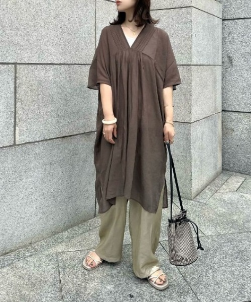 LBC（エルビーシー）の「Vネックピンタックセットワンピース（ワンピース・レディース・ブラック/ブラウン/レッド/ダークオリーブ・M）」の3枚目の写真