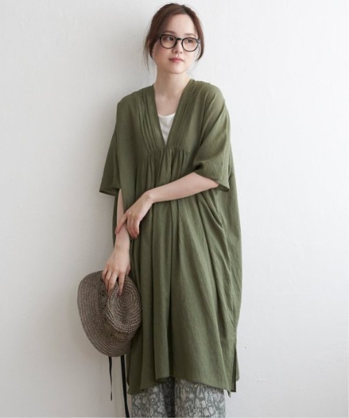 LBC（エルビーシー）の「Vネックピンタックセットワンピース（ワンピース・レディース・ブラック/ブラウン/レッド/ダークオリーブ・M）」の4枚目の写真