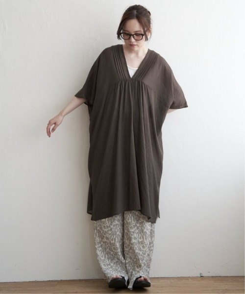 LBC（エルビーシー）の「Vネックピンタックセットワンピース（ワンピース・レディース・ブラック/ブラウン/レッド/ダークオリーブ・M）」の6枚目の写真