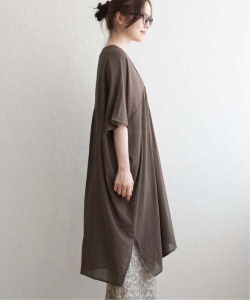 LBC（エルビーシー）の「Vネックピンタックセットワンピース（ワンピース・レディース・ブラック/ブラウン/レッド/ダークオリーブ・M）」の13枚目の写真