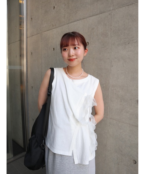 JUMELLE（ジュメロ）の「cross ribbon tank（タンクトップ・レディース・グレイッシュベージュ/ブラック/オフホワイト・MEDIUM）」の20枚目の写真