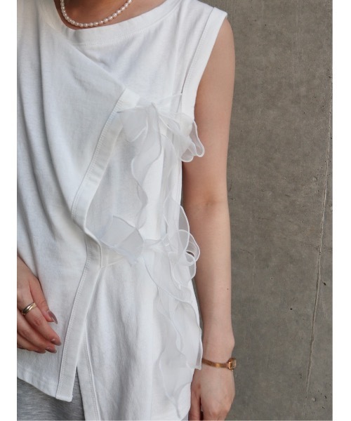 JUMELLE（ジュメロ）の「cross ribbon tank（タンクトップ・レディース・グレイッシュベージュ/ブラック/オフホワイト・MEDIUM）」の21枚目の写真